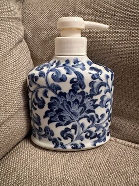 Vintage Andrea by Sadek Blue/White Liquid Soap Pump Dispenser